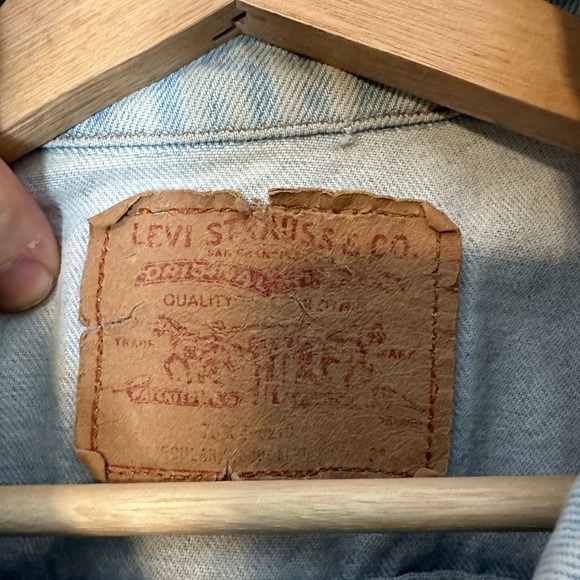 Vintage Levi’s Lightwash Denim Jacket Medium - Picture 3 of 7